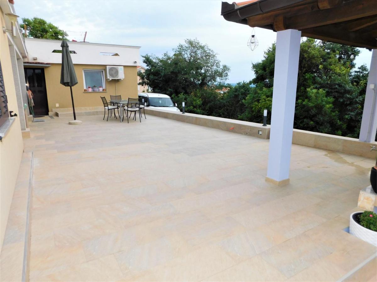 Apartman "Sabine Red" With Heated Pool Omišalj Εξωτερικό φωτογραφία