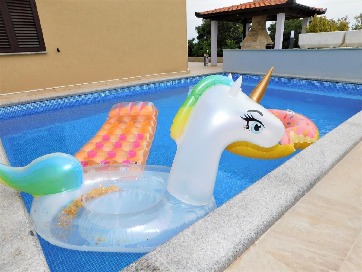 Apartman "Sabine Red" With Heated Pool Omišalj Εξωτερικό φωτογραφία