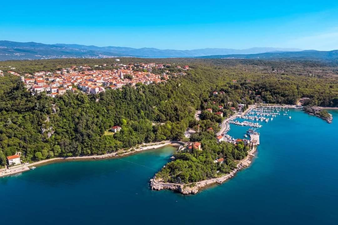 Apartman "Sabine Red" With Heated Pool Omišalj Εξωτερικό φωτογραφία