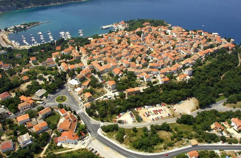 Apartman "Sabine Red" With Heated Pool Omišalj Εξωτερικό φωτογραφία